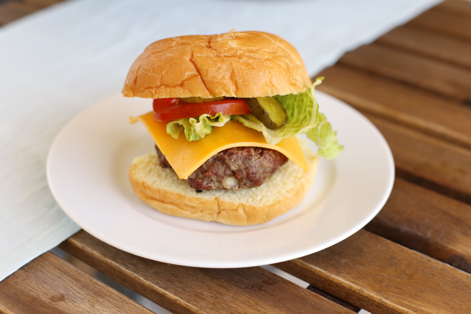 summer grilling - juicy grilled beef burger recipe - bluebird chic
