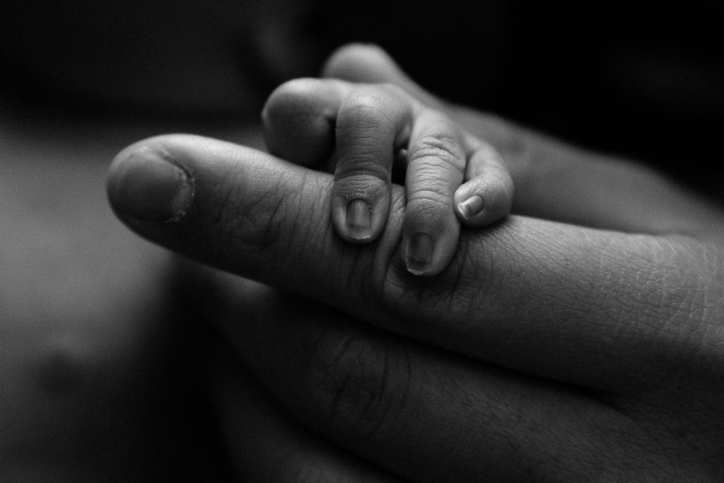 Capturing the New: Photographing Newborns | Hi + Hello Photography | Bluebird Chic