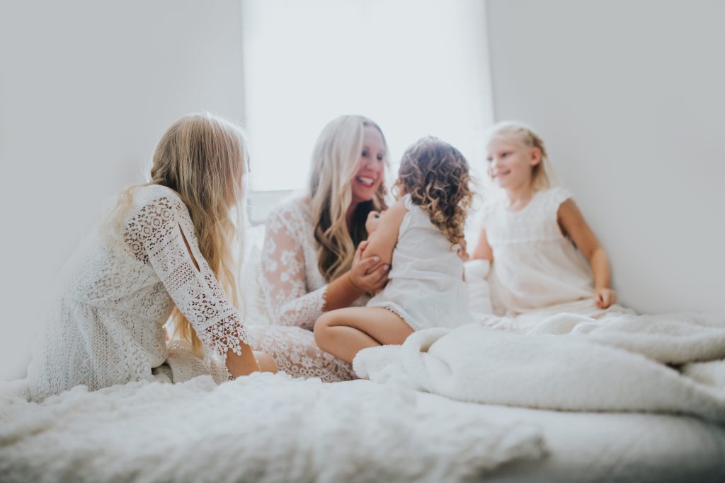 5 Tips for Getting Mom In The Frame | Photo by Apple of Our Photography | Bluebird Chic